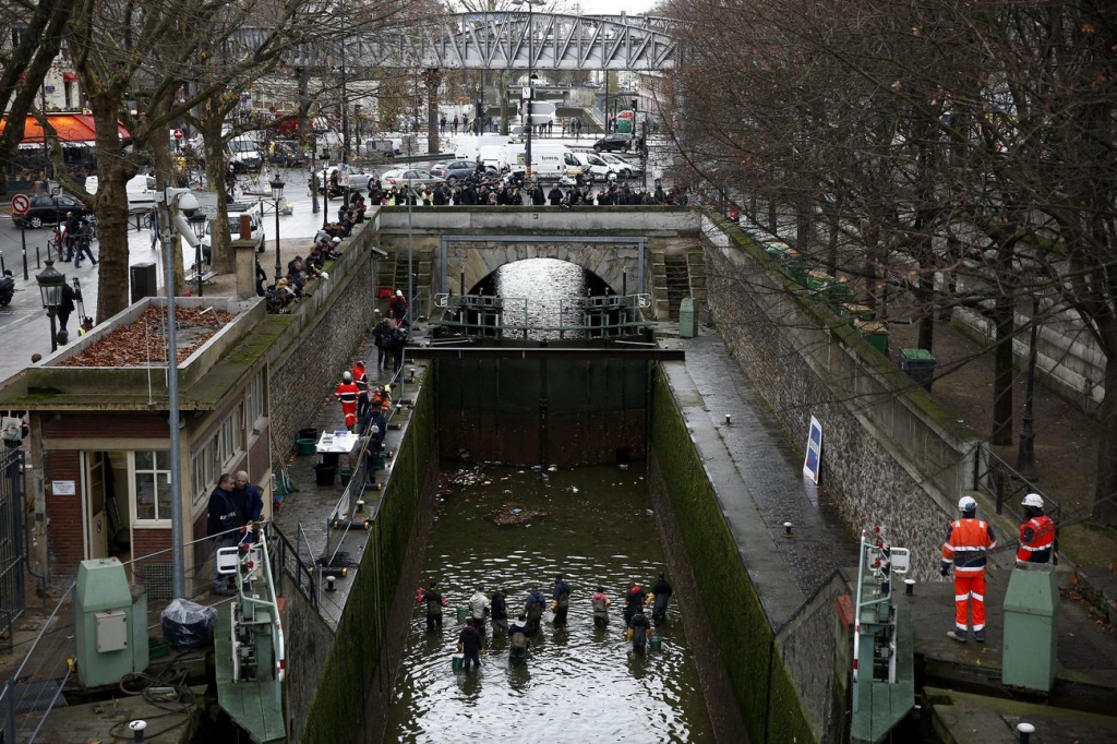 Как очищали канал Сан-Мартен (Сanal Saint-Martin) в Париже