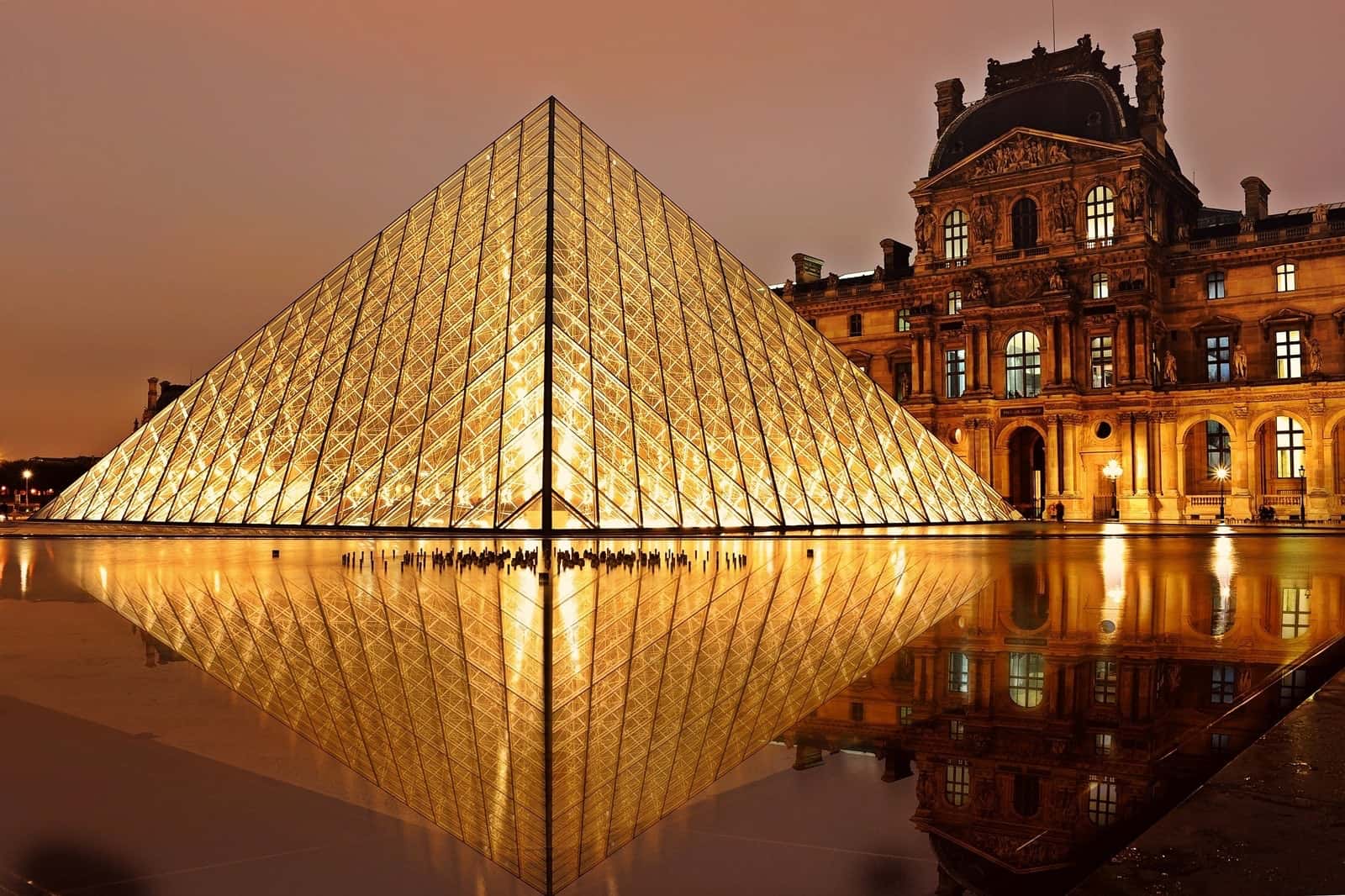 Лувр — главная сокровищница Парижа