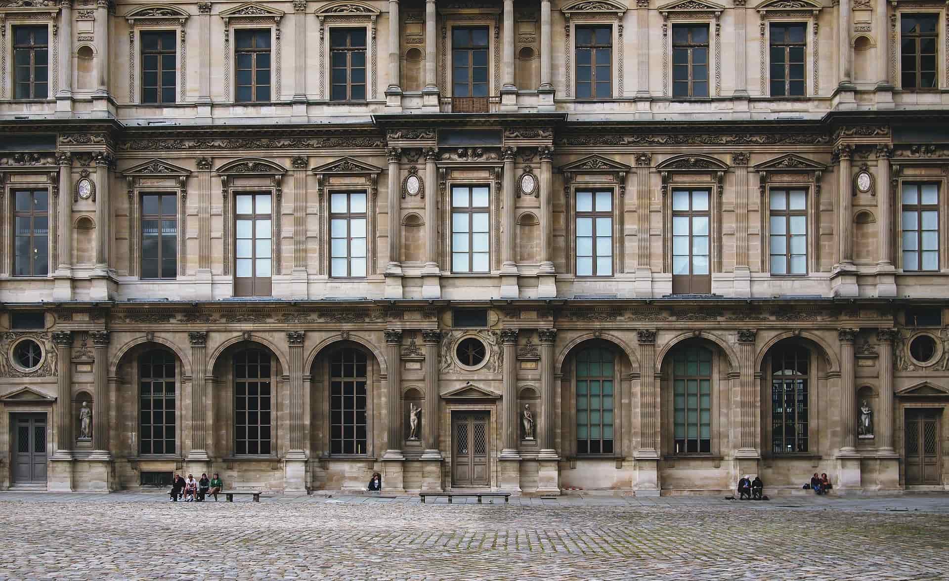 Лувр — главная сокровищница Парижа