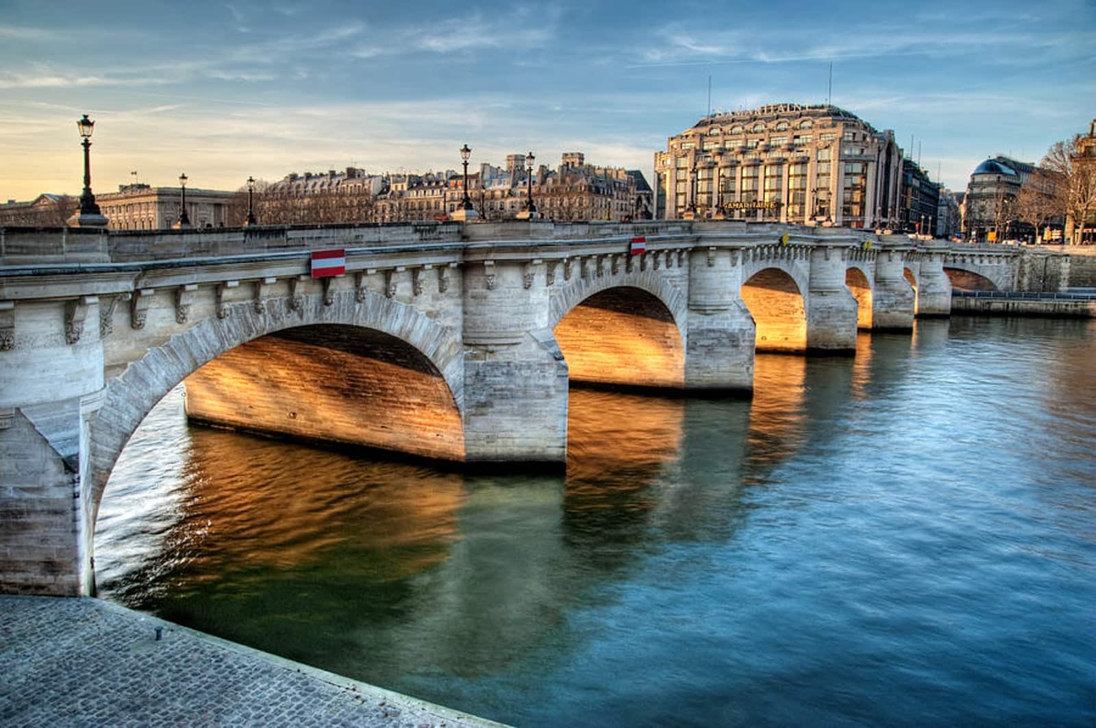 Самый старый мост Парижа